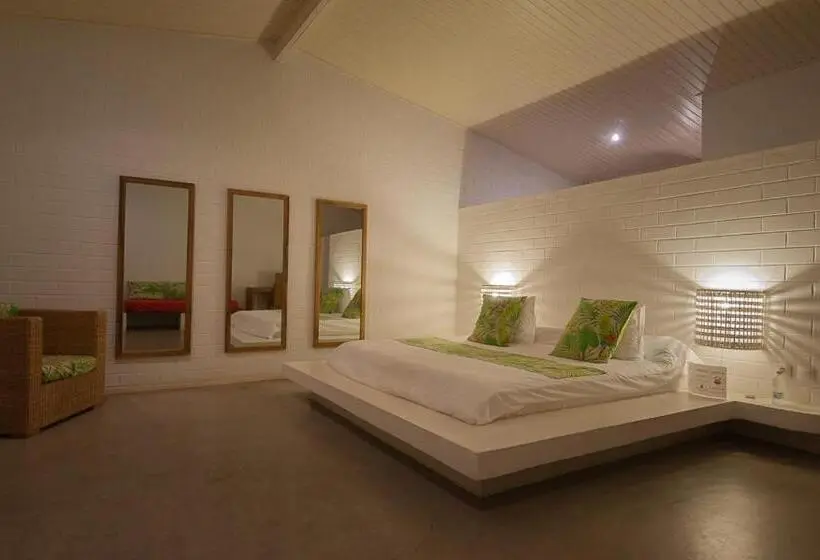 اتاق لوکس, Coucoue Lodge
