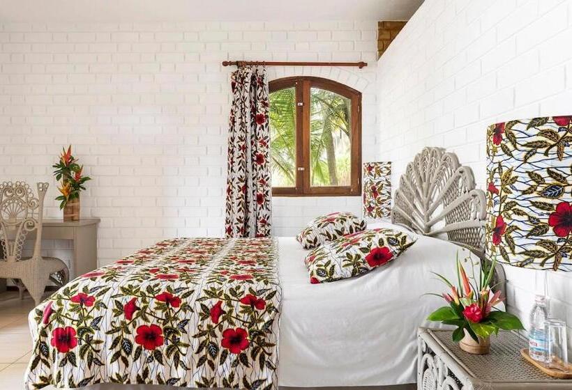 اتاق استاندارد با چشمانداز دریا, Coucoue Lodge