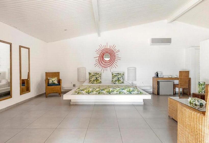 سوئیت با چشمانداز رودخانه, Coucoue Lodge