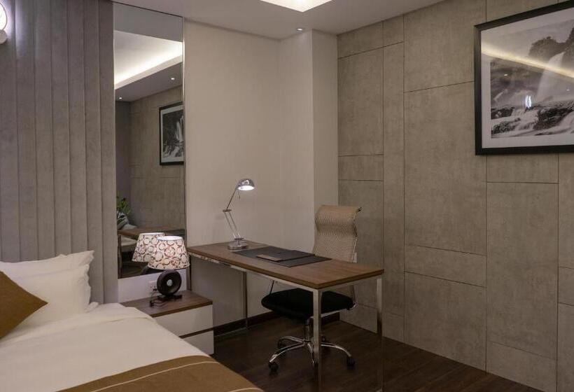 اتاق خانوادگی, Kp