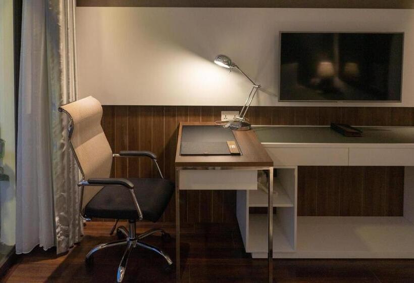 اتاق لوکس با بالکن, Kp