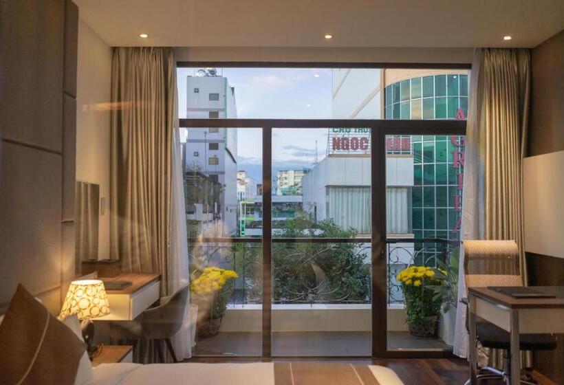 اتاق لوکس با بالکن, Kp