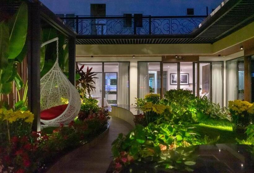 سوئیت جونیور با چشم‌انداز باغ, Kp