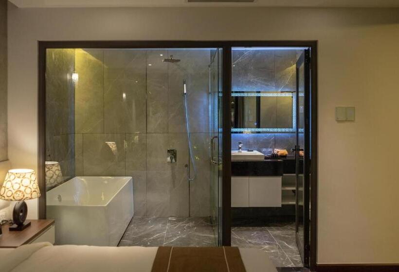 سوئیت جونیور با چشم‌انداز باغ, Kp