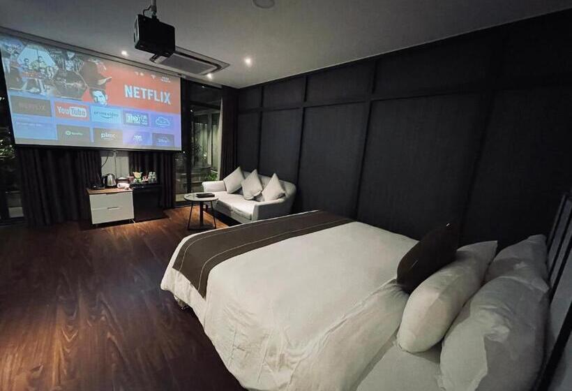 اتاق خانوادگی با چشم‌انداز باغ, Kp