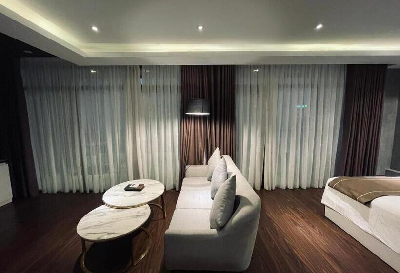 سوئیت جونیور خانوادگی, Kp