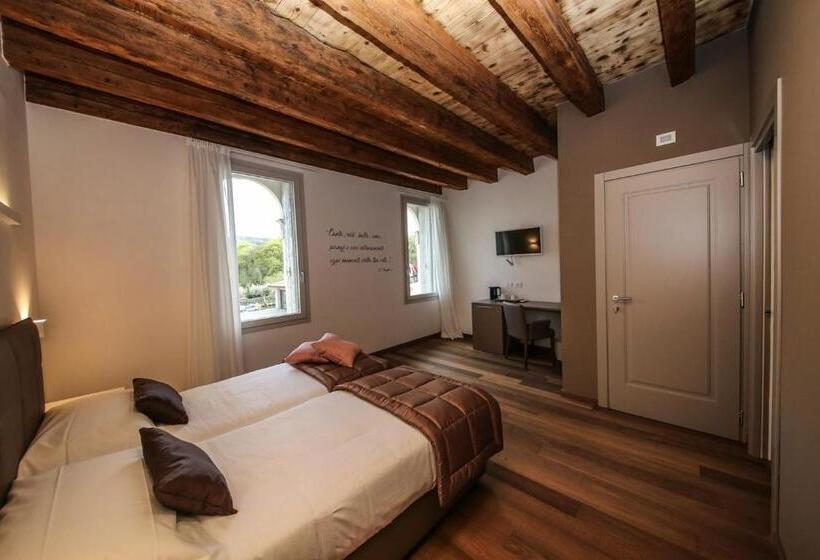 غرفة قياسية, K Farm