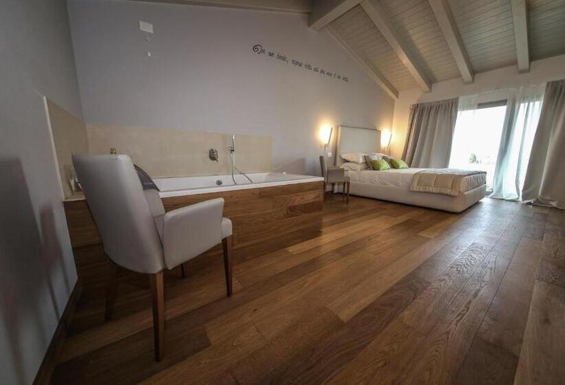 جناح مزود بجاكوزى, K Farm