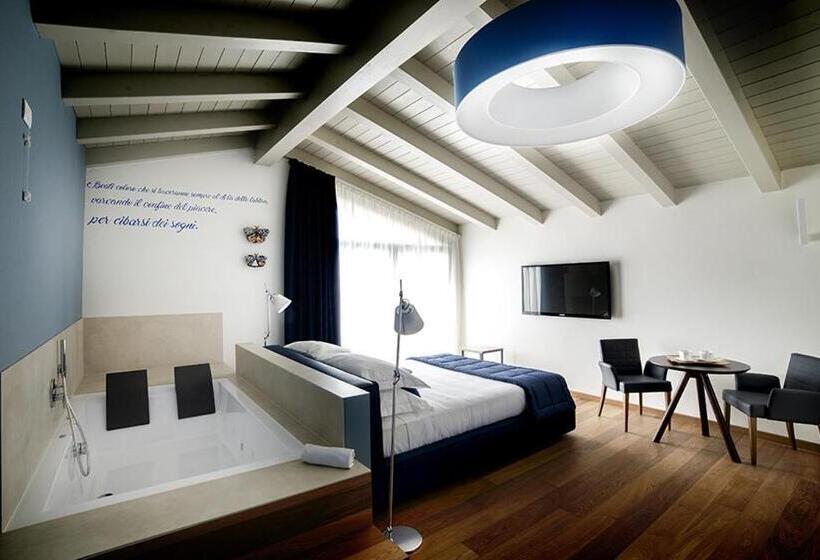 جناح مزود بجاكوزى, K Farm