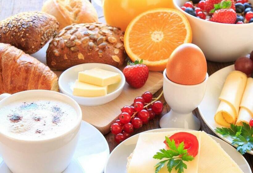 חדר קלאסי לשלושה, Rex