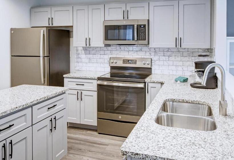 Вилла 3 Спальни, Pocono Mountain Villas By Exploria Resorts