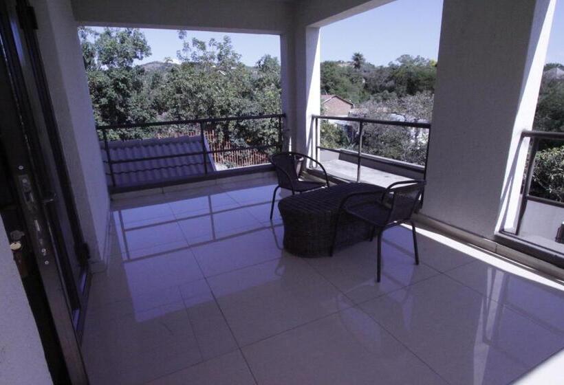 발코니가 있는 스위트, Naldorado Executive Villa