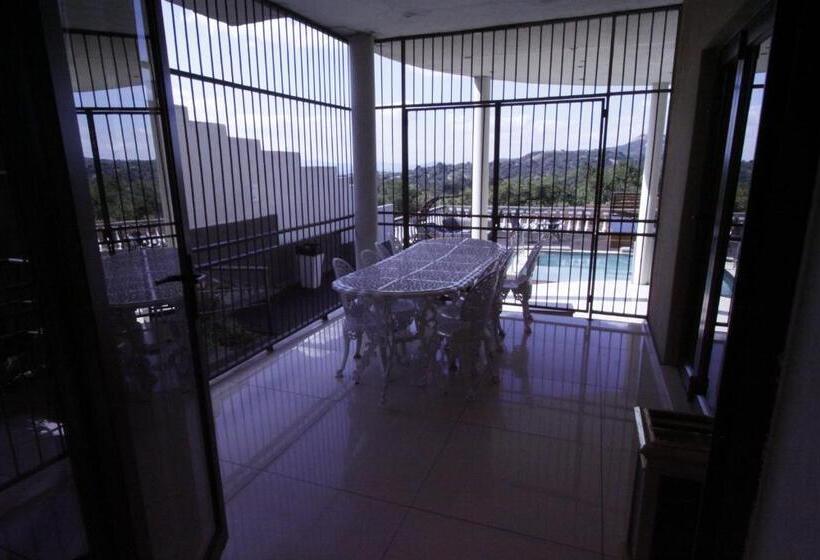 스위트 킹사이즈 침대, Naldorado Executive Villa