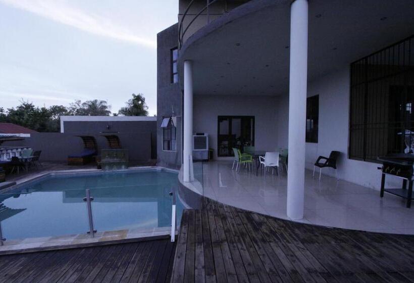 스위트 킹사이즈 침대, Naldorado Executive Villa