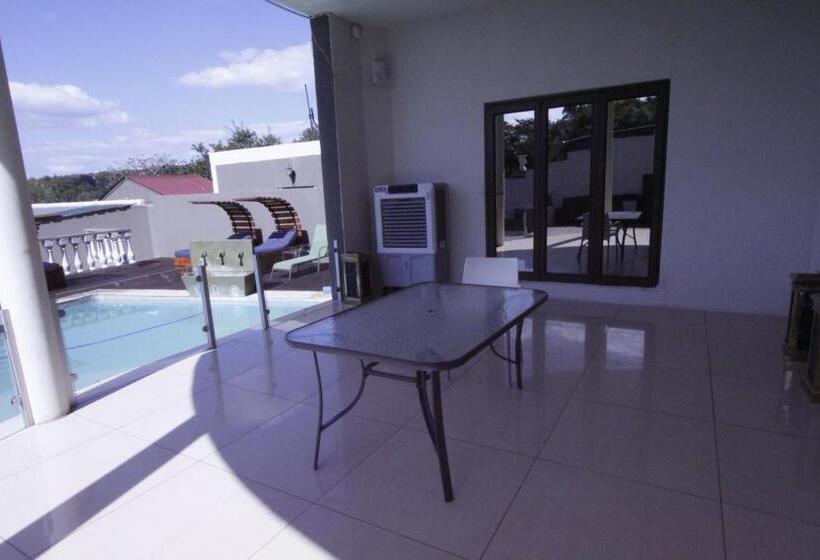 스위트 킹사이즈 침대, Naldorado Executive Villa