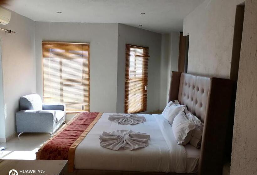 디럭스 스위트 킹 침대, Naldorado Executive Villa