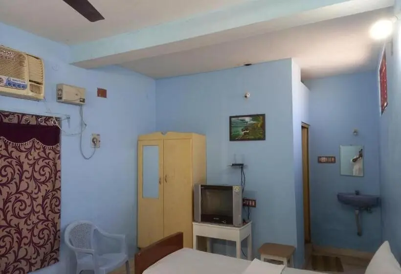 Deluxe Kolmen Hengen Huone, Parisha Residency  Temple Side