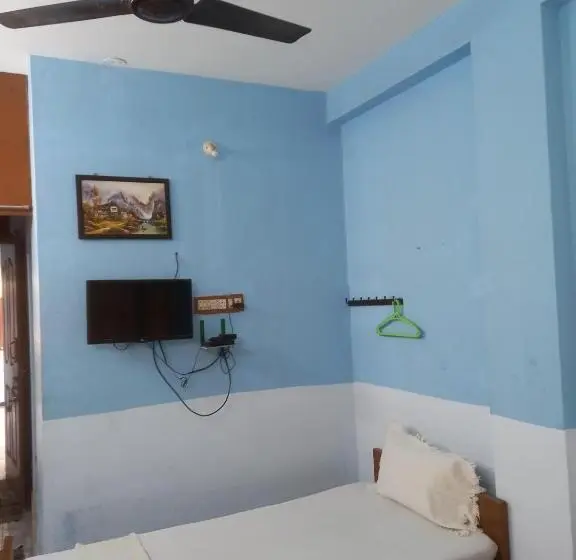 Deluxe Kolmen Hengen Huone, Parisha Residency  Temple Side