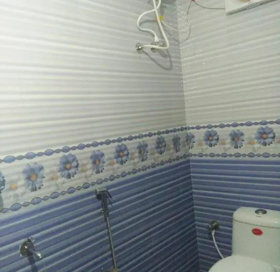 Deluxe Neljän Hengen Huone, Parisha Residency  Temple Side