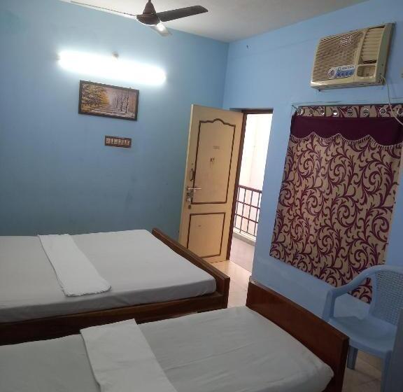 베이직 3인 룸, Parisha Residency  Temple Side