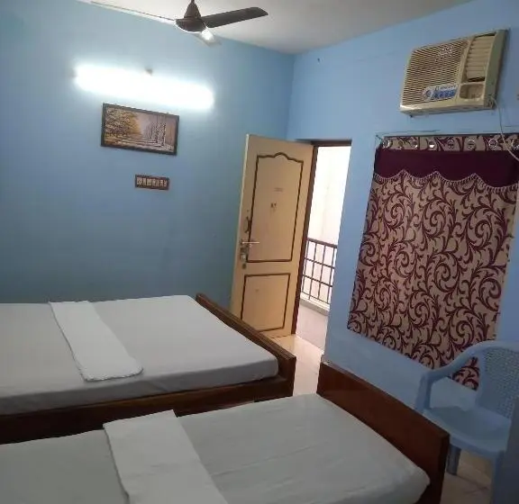 Basic Kolmen Hengen Huone, Parisha Residency  Temple Side