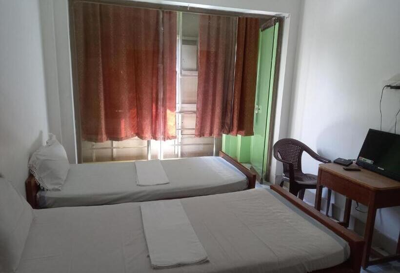 이코노미 룸, Parisha Residency  Temple Side