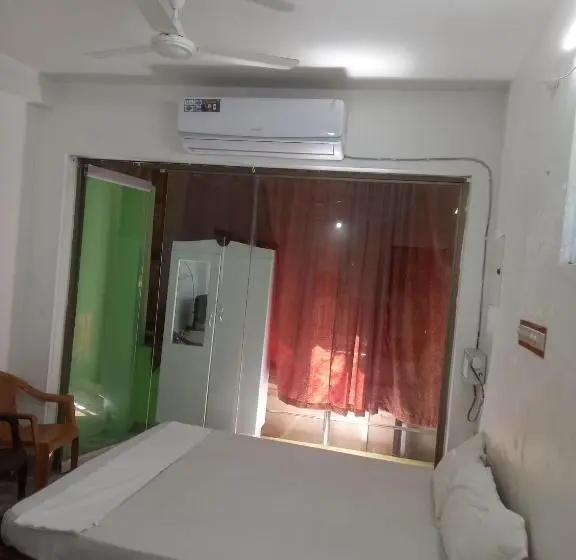 Economy-huone, Parisha Residency  Temple Side