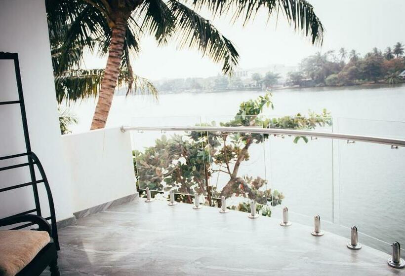 Люкс с Балконом, Amber House Lanka