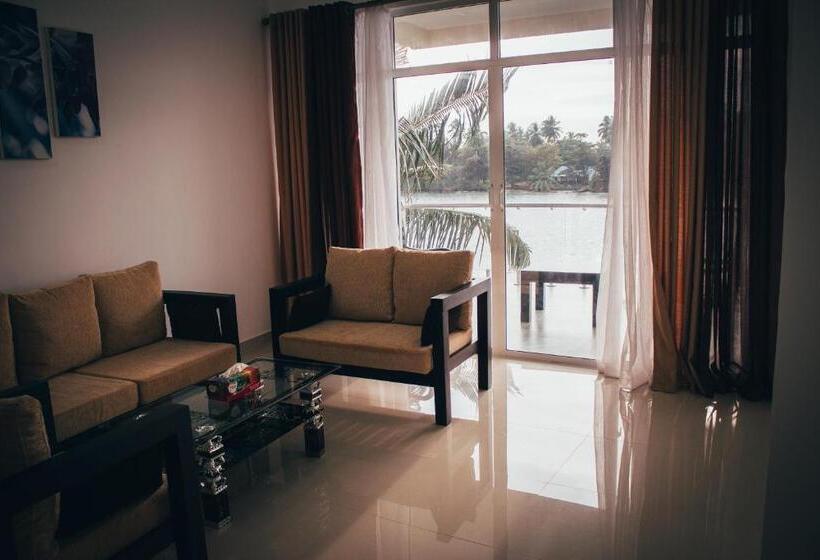 Люкс с Балконом, Amber House Lanka