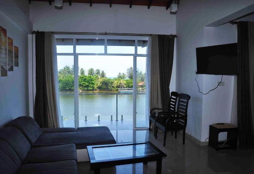 海の見えるスタンダードスタジオ, Amber House Lanka