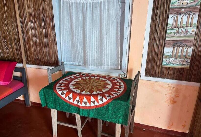 بانگلوی استاندارد, Le Rocher