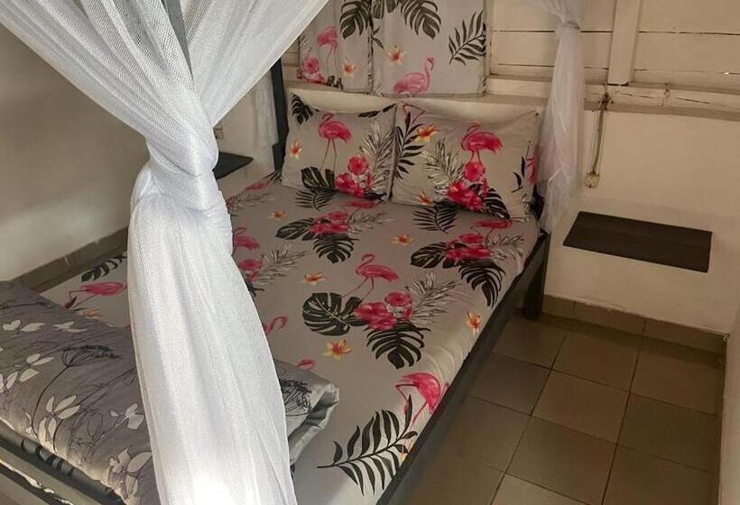 بانگلوی استاندارد, Le Rocher