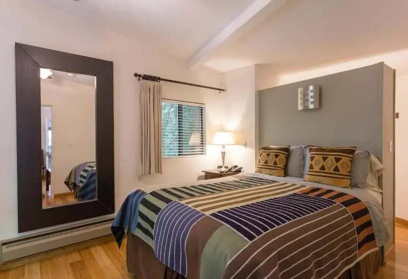 スタンダードバンガロー, Panama Hotel And Suites