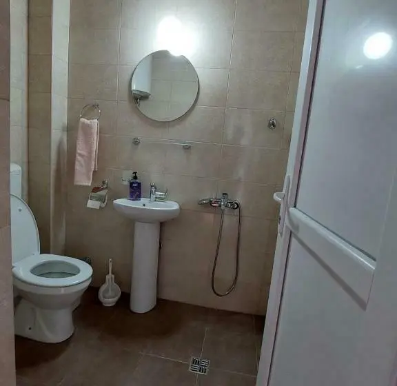 اتاق استاندارد چهار تخته, Airport Home Radinovic