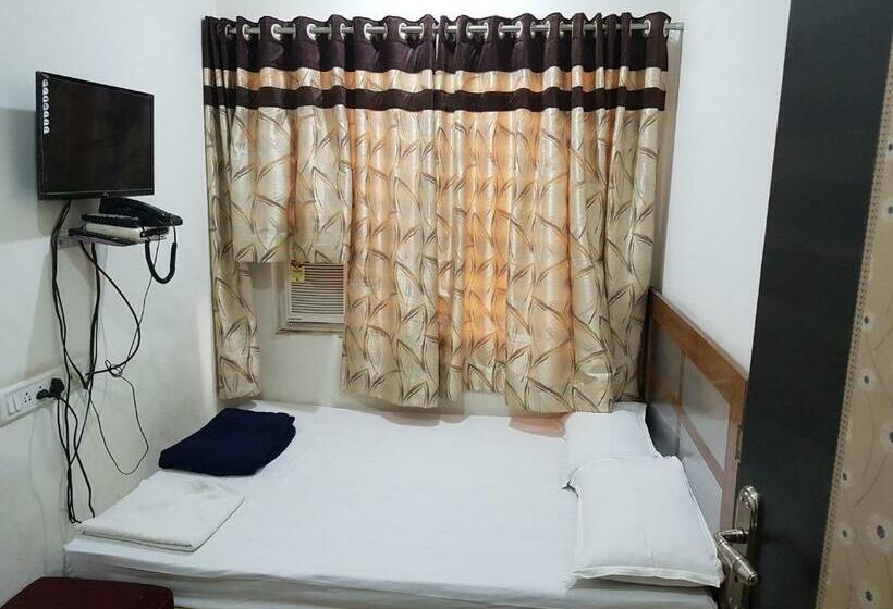 اتاق استاندارد یک نفره, Jimmy Guest House