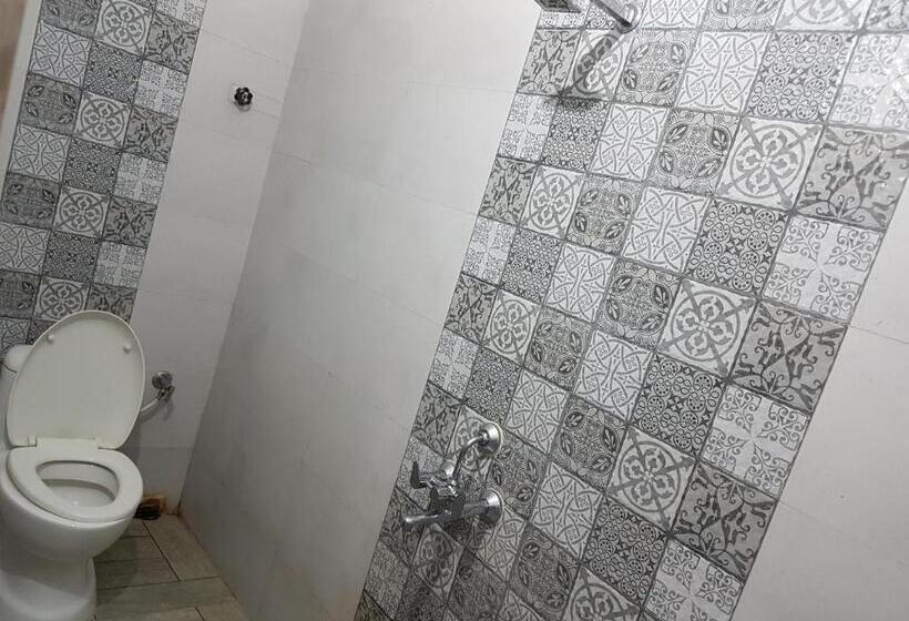 اتاق استاندارد یک نفره, Jimmy Guest House