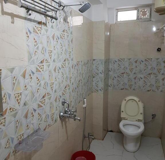 اتاق استاندارد سه نفره, Jimmy Guest House