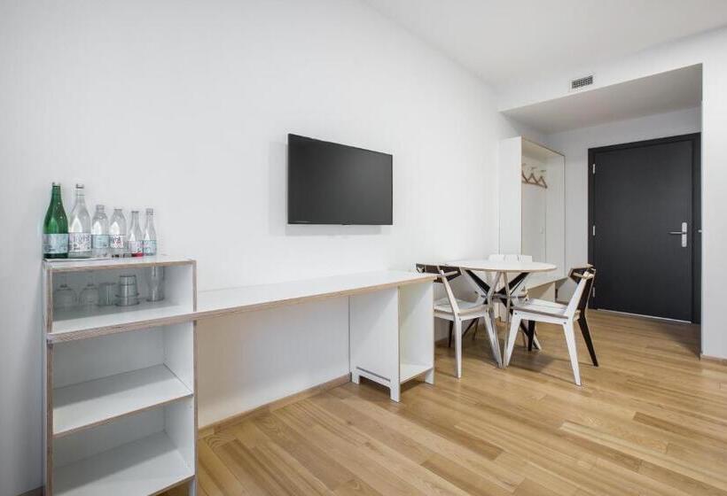 اتاق استاندارد سه تخته با بالکن, #draugunamai