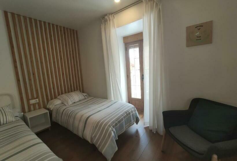 ファミリールーム, El Portazgo Restaurante Hostal La Cisterniga