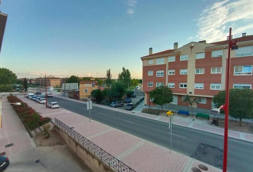 4ベッドルームハウス, El Portazgo Restaurante Hostal La Cisterniga