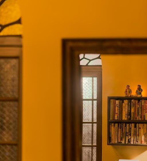 سوئیت با بالکن, Calcutta Bungalow