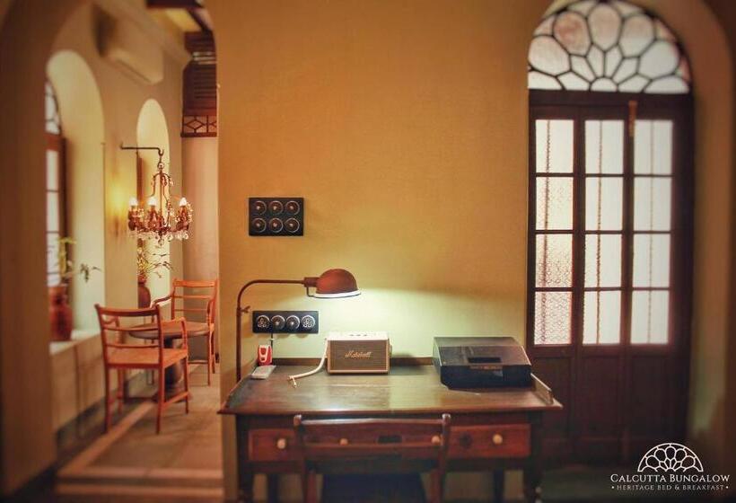 سوئیت با بالکن, Calcutta Bungalow