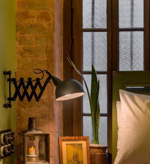 اتاق لوکس, Calcutta Bungalow