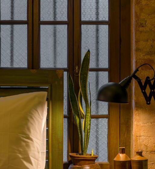 اتاق لوکس, Calcutta Bungalow