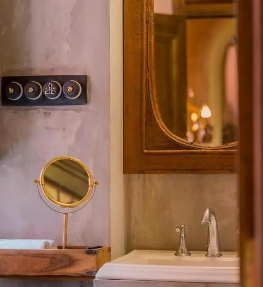 اتاق لوکس, Calcutta Bungalow