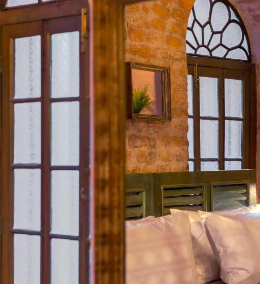 اتاق لوکس, Calcutta Bungalow