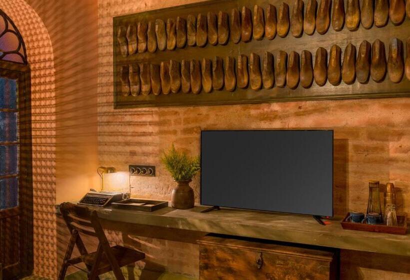 اتاق لوکس, Calcutta Bungalow