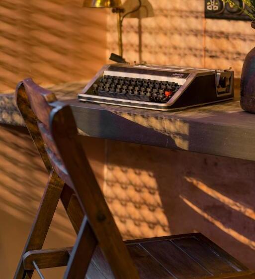 اتاق لوکس, Calcutta Bungalow