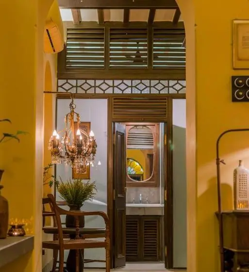 سوییت لوکس, Calcutta Bungalow