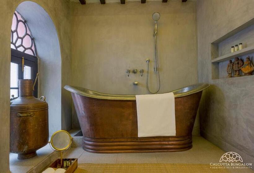اتاق لوکس, Calcutta Bungalow
